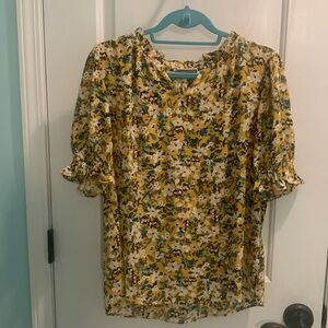 Cute summer top with gathered sleeves